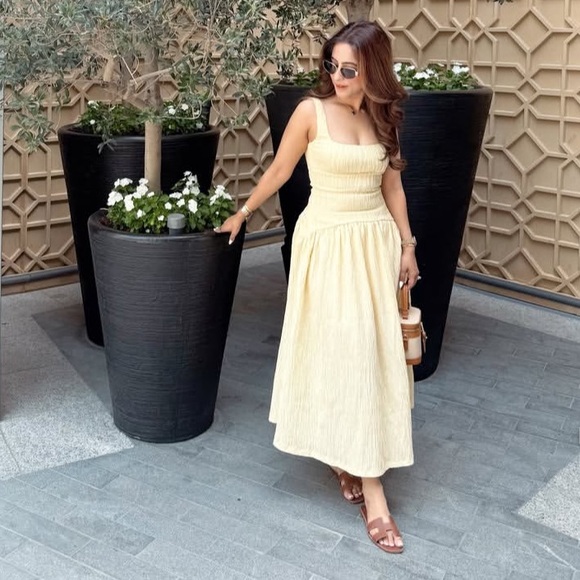 ZARA TEXTURED MIDI DRESS Yellow - Picture 4 of 7